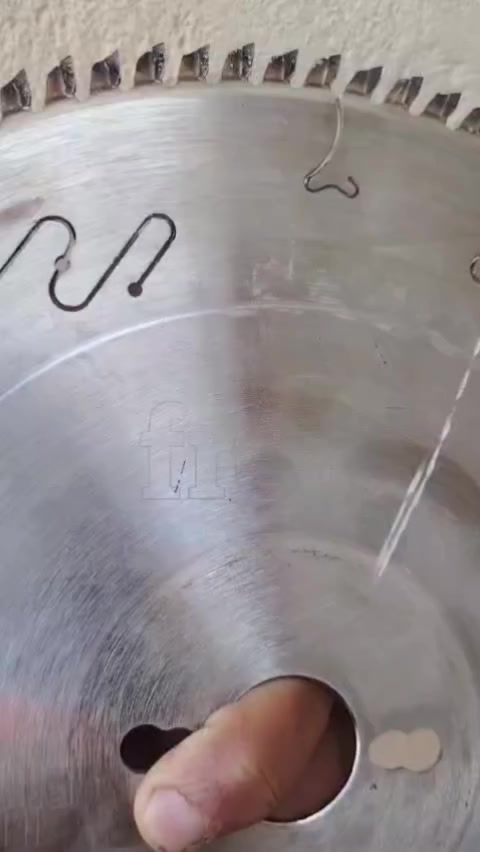 عزيزي المشاهد الزبؤن سابقا حاد صينيه بغداد وتم اتلاف الصينيه بفظل الله تم الارجاع الى وضعه البلادي من قبل سنتر بابل 
مركز سنتر بابل خبره وجوده تصنع الفرق
حد جميع أنواع الصؤانيmdf. Pvc. و الامنيؤم. والنجاري 
🪩. سن الاسطوانات بدقه عاليه 
🪩شغل نظيف عمر اطول نتيجه مظمونه 
للتواصل معنا عبر الاؤتساب فقط ع رقم 
📞  ***********
