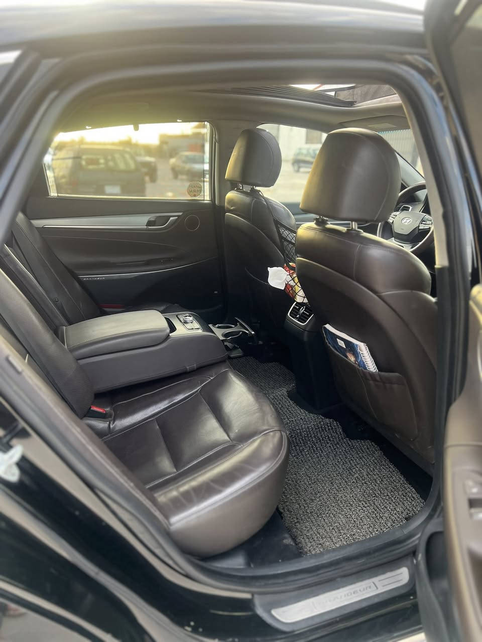 سلام عليكم .
للبيع سياره ازيره مِـטּ نوع گرانجر فول مواصفات ، شرط التحويل والغرامات …

مواصفات السياره .
1- حساسات خلفي ، أمامي
2- كامرات عدد 6 
3- تدفئات بل كشانه الاماميه والخلفيه
4- كشنات كهرباء 3 وضعيات
5- تخم تايرات جدد
6- المراه الجانبيه تنفتح وتنسد عند تفتيح السياره
7- سقف بونراما للأخير
8- دبل اشاره 6 
9- ويل بلادي 
10- تبريد وتدفئه 6 منافذ
.
.
ملاحظه : السياره مكفوله مِـטּ الدعاميه للدعاميه 
وترهم مراوس حسب القناعه.

السعر : 205 

للأستفسار الاتصال .. ***********
