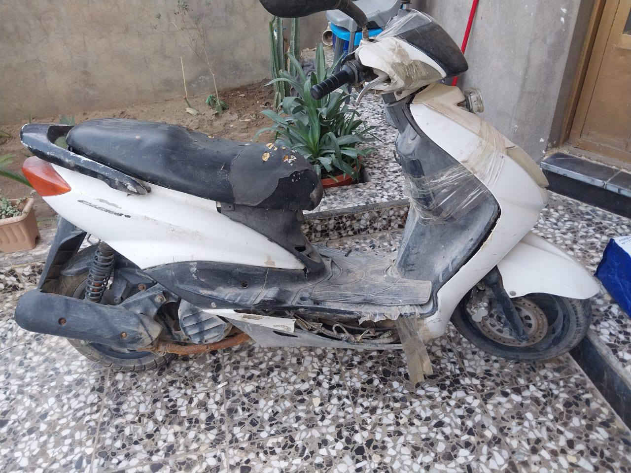 السلام عليكم
دراجة سكنس البيع 
العنوان بغداد الكمالية نهاية المعوقين 
رقم الهاتف *********** 
دراجة ماتشتغل سبب ولفات
