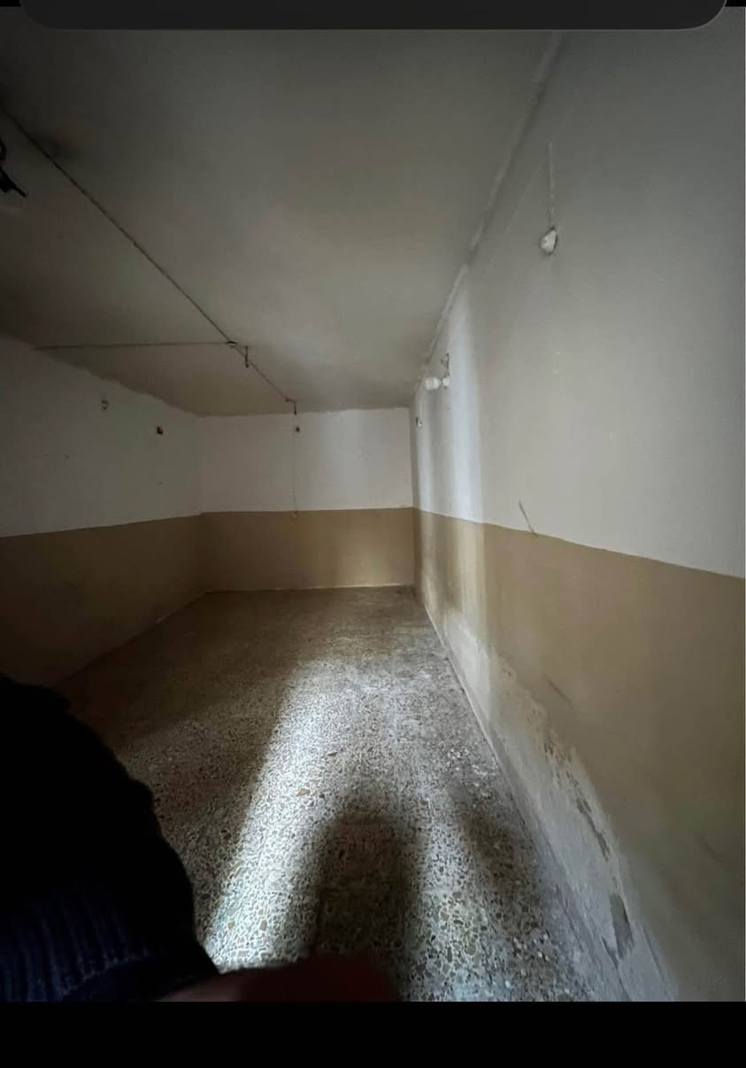 بيت الايجار مساحه ١١٠ في حي القادسيه ركن قرب فلكه المطار يتكون من غرفتين كبار وحده ٤&٦والثانيه ٤ونص في ٦ وستقبال ٤&٥ ومطبخ وصحيات 
الاستفسار
***********
0782 769 5657 النجف, العراق
