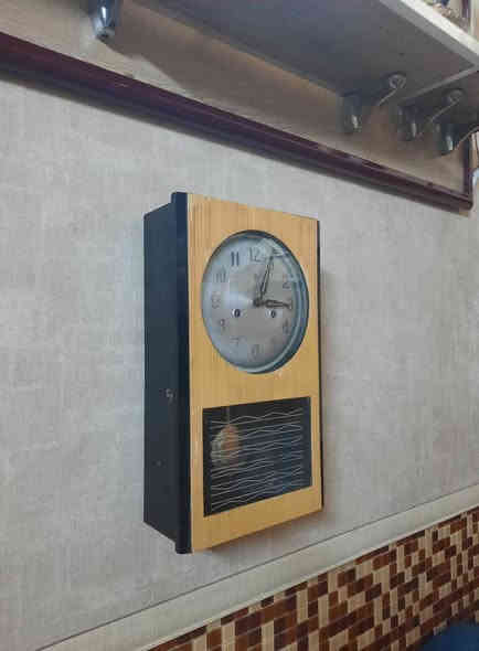 ساعه صينيه قديمه نظيفه عنوان بغداد السعر 60 الف رقم الهاتف***********
