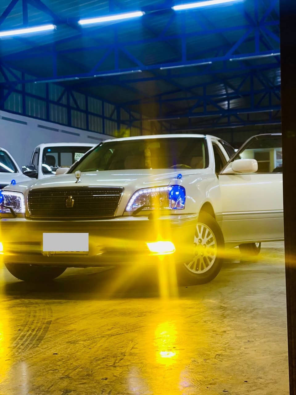 الملكه للبيع والسعر ابلاش ٠٠٠٠٠٠
السياره جديده بمعنى الكلمه وجاهزه من كلشي 
موديل 2004 اصل كريستال
دكمتين 
محرك D4 المرغوب
ثلاجه 
تبريد مركزي
برده خلفيه
كشناة كهرباء
شرط جاهزه من كلشي وترايك للبصره محرك ، كير ، صدر امامي خلفي ، طخم تاير ، 
اخوان السياره ادوات دخول جديد يعني بدون لوحات

السعر ( ٥٨ ) ورقه

للاستفسار الاتصال على رقم المعرض 
او زيارتنا في معرض الفهد لتجارة السيارات الكائن الأنبار قضاء عانه مقابيل جوازات عانه الجديده 
بأدارة السيد ابو فهد الصميدعي
رقم هاتف المعرض

☎️ ***********

متواجدين يومياً من                       الساعه ١١ صباحاً 
                                              الى الساعه ١١ مساءً 
الاتصال وقت الدوام فقط .
