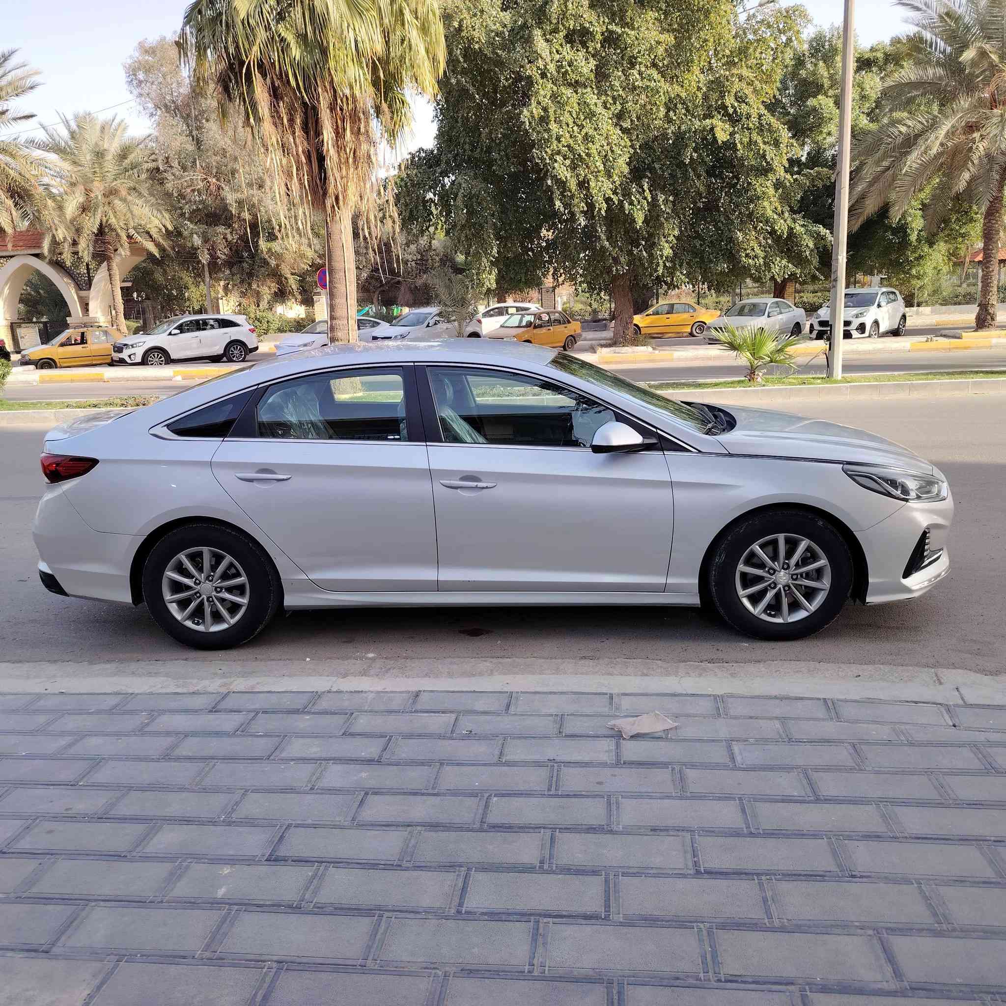 سلام عليكم سوناته مديل 18وارد امريكي رقم بغداد بسمي تحويل ثاني يوم محرك وكير مكفولات حادث مرفق بلمنشور سياره ليبل واحد بدون اي تبديل بدون اي دواخل صفحه اليسره بيهه كلير من امريكا ماشيه 100الف السعر 115 بيهه مجال بسيط مكان بغداد الكاظميه الرقم *********** ما متواجد على الفيس
