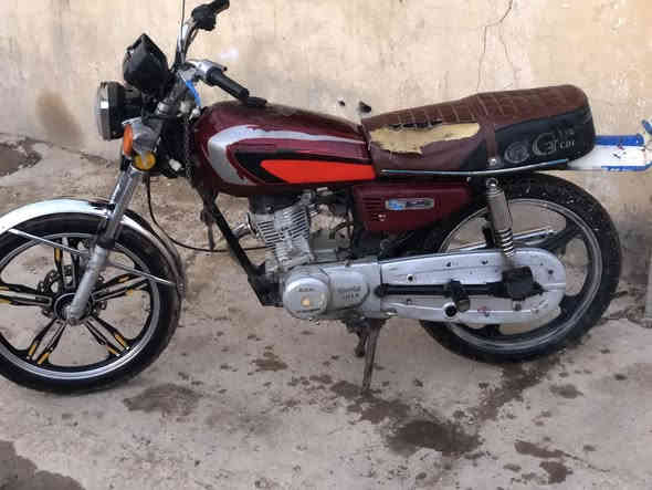 👋سلام عليكم اخوان 👬دراجه 🛵تايكر موديل ٢٠٢٠ولمكينه 🗯️٢٠٢١
دراجه ضفيره 👍🏼زينه وصدر جديد جامرلق جديد
☝️مكينه ناعمه صالنصه 🔕جديده دراجه نضيفه 🫡📱مكان بغداد الراشديه مال الحسينيه 
رقمي بي واتساب *********** سعر ٢٧٥وبيه مجال
