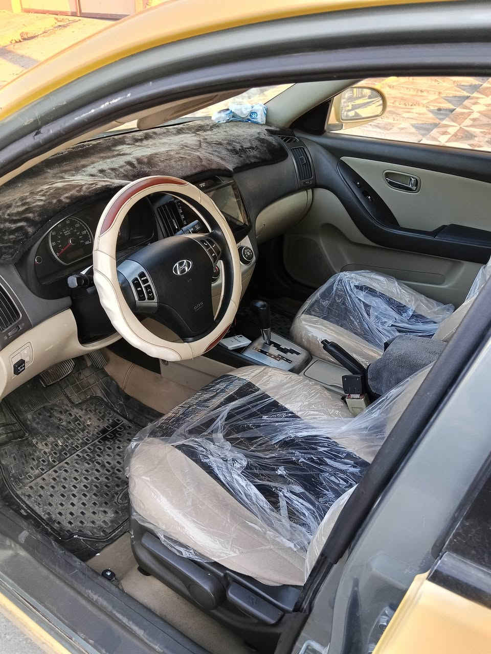 سلام عليكم
اقرا المنشور قبل لا تخابر 
النترا 2010 امريكي هيئه وغرامات مصفره هزه جديده طخم امامي وخلفي كلو جديد منضومه غاز بيها 
محرك 2000 بي بخار كير شرط 
تخم تاير جديد 
سلايت بيها تحكمات استيرن 
شاشه وكاميرا 
ضرر جاملغ اليمين بدون دواخل 
السياره كود واحد وجاهزه من كلشي 
شرعيها بحي صدام يريد تحويل اني عندي وكاله بيها 
مكاني ايسر حي سكر 
نقد فقط ماابيع مقدمه 
***********
