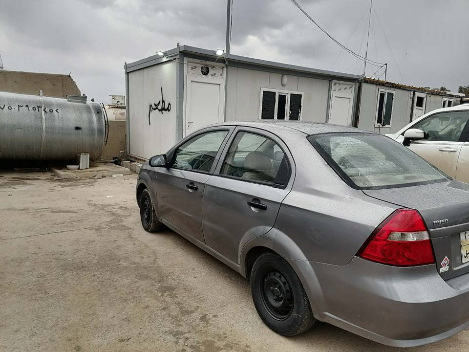 شۆفرلێت ئەڤیۆ ٢٠٠٩ 
گێڕ  ئۆتۆماتیک مەکینە گەورە 
سەنەوی بەسەر چووە 
پێنچ پارچەی بۆیاغ 
چەمەلغی لای سەکن دواوە  لێدراوی هەیە 
سەیارەکە مەکینەیەکی تازەی لەسەرە 
یەک هەفتەیە خراوەتە سەری 
تاخم پێش و دوای مەزبووت 
هیچ هیچ نوقسانی نیە
ژمارە مۆبایل 
*********** شمشمل, السليمانية
