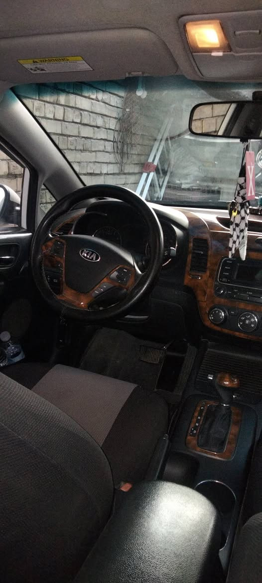 السلام عليكم لبيع كيا فورتي وارد امريكي موديل 2016 حادثه باب وجاملغ تبديل بدون دواخل محرك وكبر مكفولات مكانه بغداد البلديات ***********صالح  السعر 1013وبيه مجال
