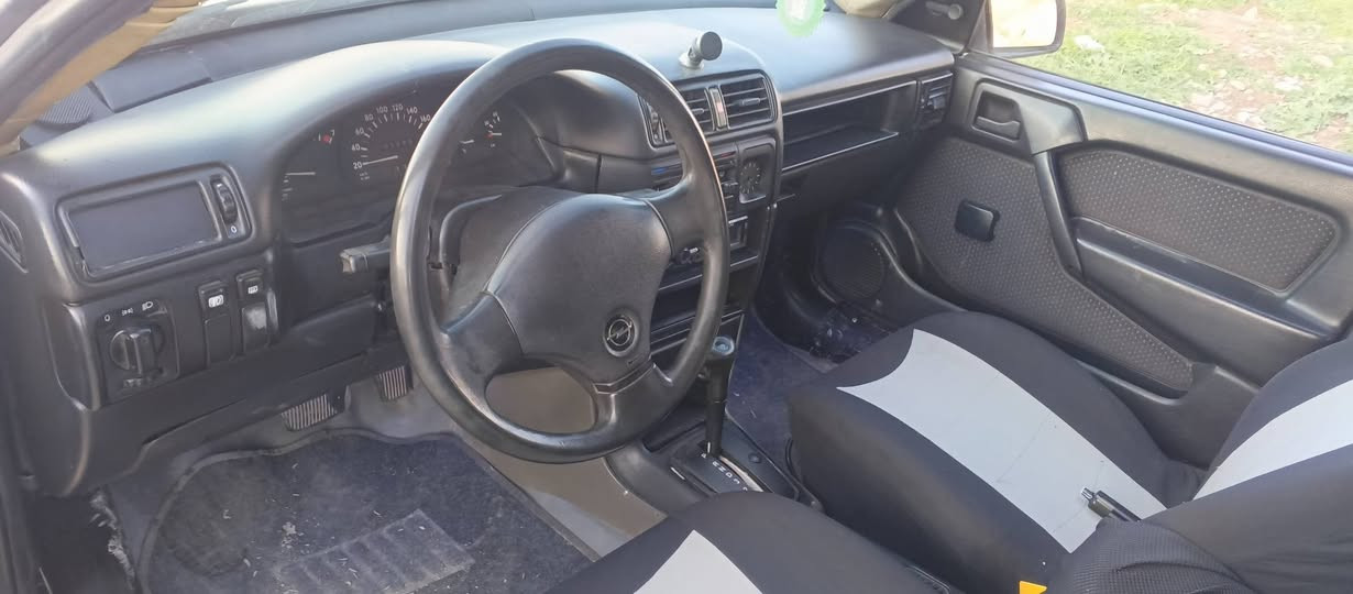 ***********.....اۆپڵ فیکترا مۆدیل ۱۹۹۰ گیڕ اۆتۆماتیک مە کینە  ۲۰ .سە نە وی تازە یە . بیدە عمو لیدراو ......... سە یارە کە گیڕی اخێر ناگۆڕیتو جامی پیشە وە ی شکاوە  بۆ پرسیار کردن تیل مە کە هە موی نوسراوە ....سعری ۳۳ السليمانية, العراق
