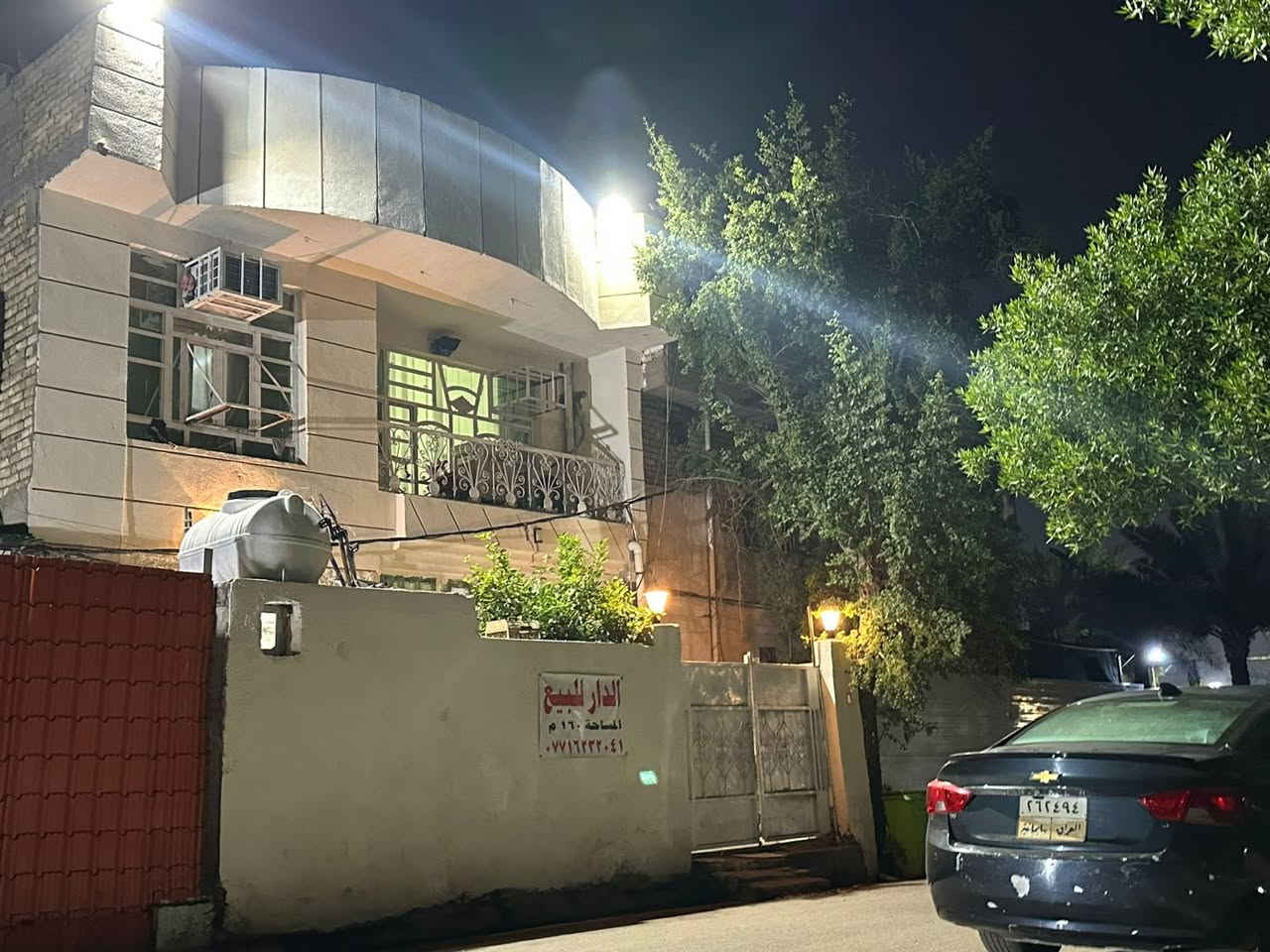 السلام عليكم
———————-

دار للبيع مساحه ١٦٠ متر العنوان الشعلة الرحمانية قرب معمل الثلج يحتوي الدار على ٦ غرف نوم كبيره ومطبخ + ستقبال +صالات عدد٢ + حمامات  عدد ٤  +مناور عدد٢       .ولمعرفة السعر يرجى الاتصال برقم الآتي  ***********
