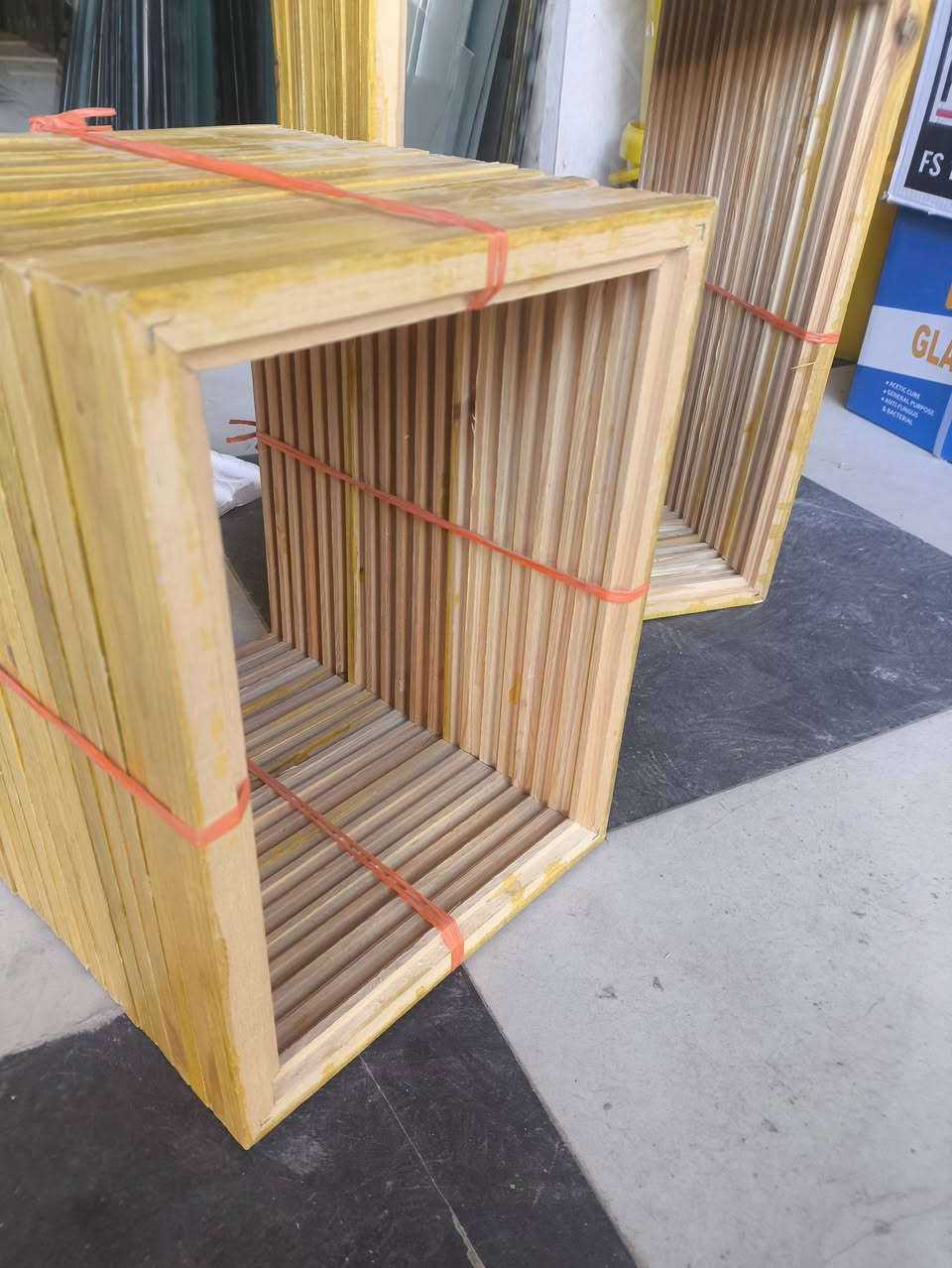 السلام عليكم 
بسم الله الرحمن الرحيم 
يتوفر لدى محل رحيم أبو احمد العكيلي  جميع انواع الاطارات الخشبية وبأسعار مناسبة جداً
يتوفر قياس: 
90×30 
و 30×40
و 21×30 
موقع المحل شارع النجارين مجاور  الحاج نزار ابو محمد النجار 
رقم الهاتف 
***********
‏‪0782 259 7248‬‏
‏‪‏‪‏‪***********‬‏‬‏‬‏
