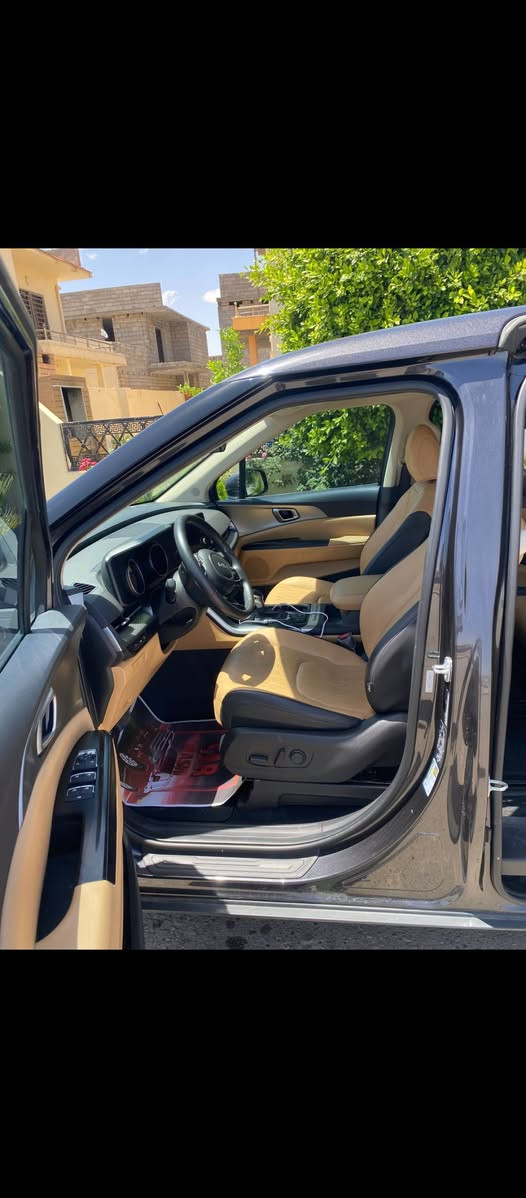 السلام عليكم من رخصت الادمن المحترم..
صلوا على الحبيب محمد 😍..
KIA CARNIVAL ((2024))
 كيااا كرنفال موديل2024 اجره اجره ماشيه 19
مواصفات..
محرك 6 سلندر.
7 راكب
سايد بريك دكمة.
منافذ شحن بكل مكان TPC وUSB.
3 قطع تبريد+تحكم تبريد ب Application خاص
كاميرا دوار خلفية+أمامية+سطحية+جانبية بتقنيه 360 درجة.
نضام سكيورتي كامل.
نضام UVO.
نضام مانع تصادم+مانع أنزلاق.
نضام ECO مدمج ب 3 أنضمة قيادة.
نضام توقف الذاتي+PARKING.
شاشة مدعومة من شركة MICROCOFT من نوع OLED.
تطبيقات و GBS ونضام APPLY CAR PLAY.
شاشة صغيرة ((شاشة إعطال ومعلومات القيادة)).
السعررررر((255)) 
للأستفسار:***********
