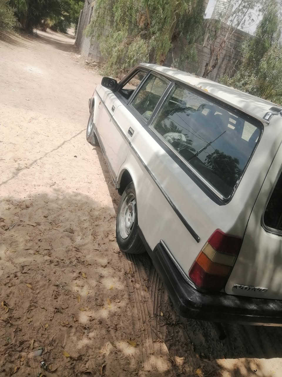 فالفو موديل 81 حداديه 80 بلميه مصبوغه صبغ عام السعر 45 وبي مجال  ***********
