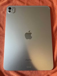 آيباد برو 11 M4 • ٢٥٦ جيجا • اسود فلكي