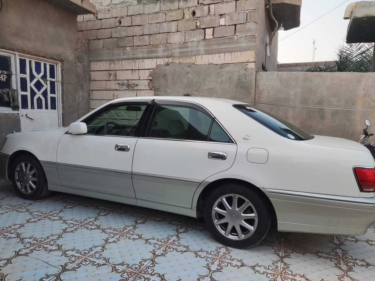 السلام عليكم جنون 2003 دكمتين كرستال اصل دخول جديد  قرار (102 ) مصقط رقم باقي بس كمرك سياره جديده كشنات كهرباء برده خلفيه
***********
