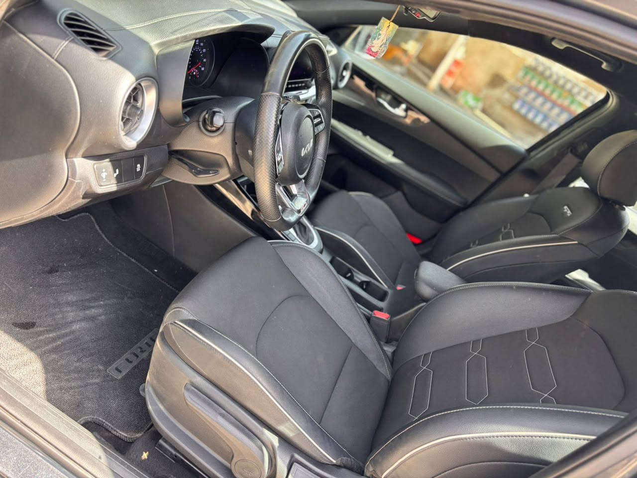 السلام عليكم
للبيع كيا فورتي جيتي لاين مكفوله من التبديل والصبغ تصليح خشم البنيد فقط بارد موديل 23 حره بآسمي مداور ثاني يوم السعر 170 
للاستفسار ***********
