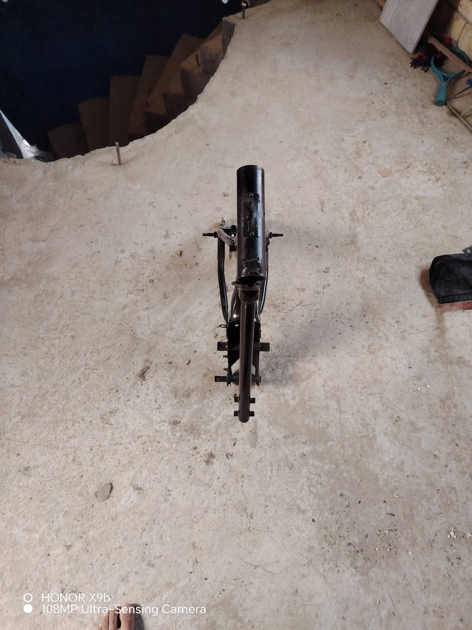 سلام عليكم
شاصي البيع مديل 18ارشة 
اوراق اصولي مصبوق وكامل 
المكان واسط مركز المدينة 
السعر 300وبي مجال 
الرقم ***********
