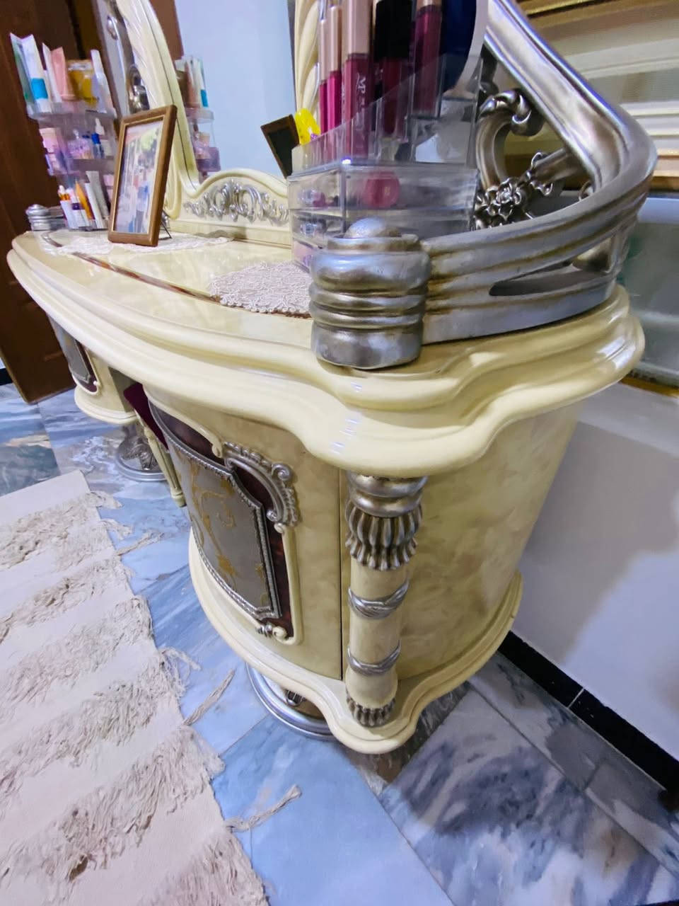 غرفه للبيع نظافتها مبينه بالصور هيه تحجي  مابيها ضرر  ولمعتها واضحه   لغداد حي القاهره


**إذا كنت صاحب هذا الإعلان وتريد حذفه لأي سبب، رجاءا أرسل رسالة إلى الدعم الفني**