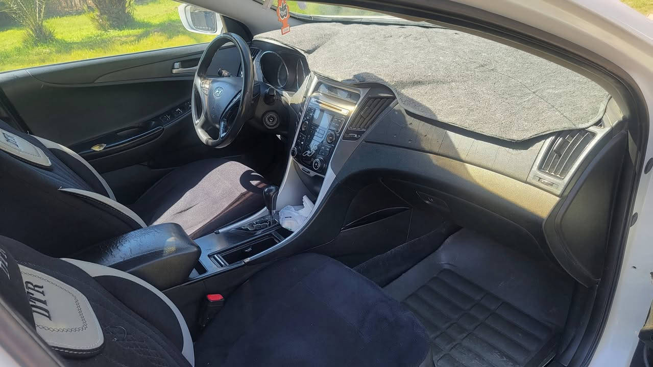 السلام عليكم سوناتا ٢٠١١ خليجي كير مكينه صدر مكفول تخم تاير جديد بيها رشات صبغ بالجاملغات الاماميه  رقم بغداد 
السعر ١٠٥ وبيها مجال 
***********
