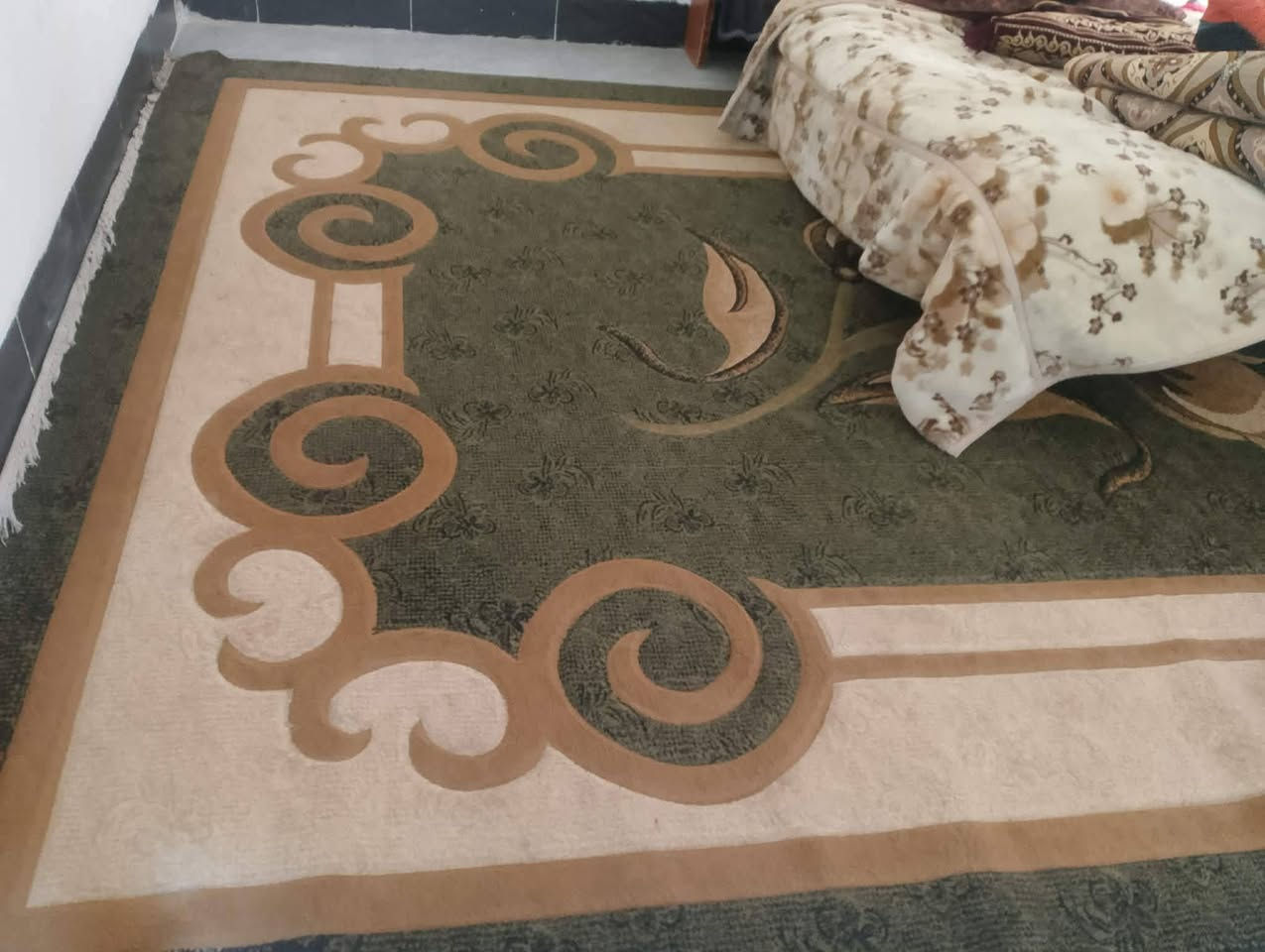 للبيع
ثلاجه جبيره جديده سعر ٥٠٠
مكيف طنين ونص سعر ٣٠٠
 طباخ ايطالي سعر ٤٥٠
سنك سعر ٨٠
كاربت جبيره سعر ١٢٠
وحده سته في اربعه وحده 3في اربعه ثنين سعر ٣٥
تنور سعر ١٥
سيت تقديم ٣٠ قطعه سعر ٢٥
سيت استكانات جاي  سعر ١٠
مبرده سعر ٩٠ 
وبي مجال ع خاص
رمادي ابو فراج تعدي جسر شوي ابو فراج سيطرة
*********** اتصل ع رقم
