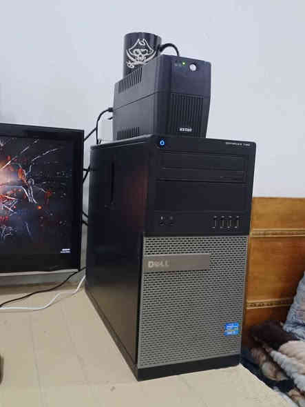 السلام وعليكم 
للبيع كمبيوتر من شركة DELL نظافة 95%

   الى اصحاب العمل المكتبي و الدراسي 
     و الى اصاحب الكيمنك و المونتاج 
     و الى اصحاب المشاريع الهندسية 

      (( السعر 350 الف و بي مجال ))

(( مكاني محافظة البصرة منطقة الحيانية ))

             (( توصيل ما عندي ))

المواصفات /

CPU : Core i5 (TM) 2400 3.00 GHz

RAM : 32 GB DDR3 4×8 1866 MHz

GPU : Radeon RX 550 8GB GDDR6

الذاكرة التخزينية :- 
SSD 256 GB + HDD 320 GB 

مجهز بنظام Windows 11 pro
اخر اصدار 25H2
+ تفعيل النظام ( تفعيل رسمي )
 ملاحظة / التجميعة كاملة من دون اي نقص 
و مجهزة بمكتبة خاصة بالبرامج و مكتبة اخرى للالعاب

الملحقات /

1 _ شاشة اصلية من شركة DELL بحجم 24 بوصة
  FULL HD 60 HZ تتحرك 360 درجة نظافة 90%

2 _ شاشة ثانوية من شركة FRESH حجم 24 بوصة
FULL HD 60 HZ ثابتة نظافة 90%

3 _ جهاز UPS من شركة KSTAR  حجم 850 
 جديد غير مستخدم نظافة 100%

4_  كيبورد كيمنك RGB حجم 60%
  +  موس كيمنك RGB 

+ كيبلات التشغيل و كيبلات نقل الصورة 

               (( السعر 350 الف و بي مجال ))

للاستفسار / 
اتصل على ***********
او راسلني خاص 
((مكاني محافظة البصرة منطقة الحيانية )) البصرة
