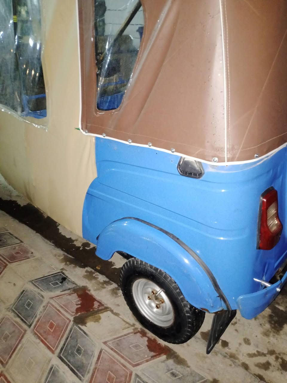 سلام عليكم تكتك 21 بشهر 12 مرقمه بسمي نظيفه كبل لشارع السعر 7750المكان الشعب شارع  الصحه ***********
