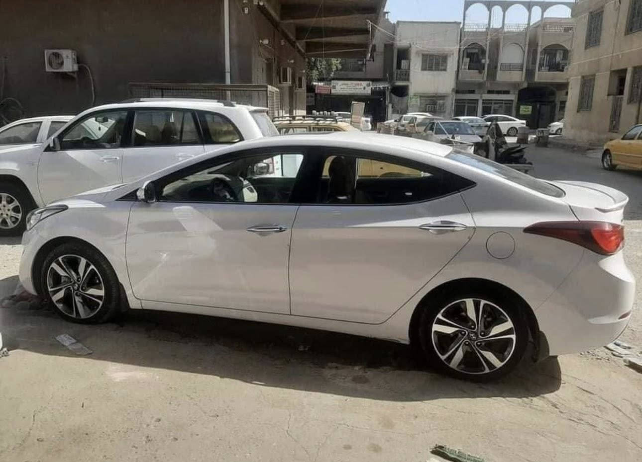 السلام عليكم الانترا 2015 وارد خليجي السياره مكفوله من الصبغ
مواصفات
فتحه
اشاير مري
مري شفط
تحكمات ستيرن
تبريد قطعتين 
شاشه 
كامره خلفيه 
كشن كهربائي
داخل صاج
محرك 1800
5ويل كلب
وباقي المواصفات معروفه
السياره فول عده البصمه 
 السعر133 وبيها مجال بسيط 
موقع بغداد العامريه 
***********
