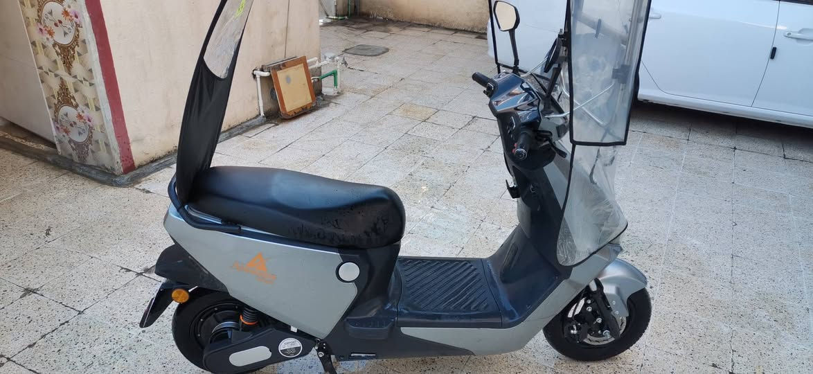 ماطور شحن 5 بطاريات شحنو خير من الله الماطور حيل نضيف 500 وبي مجال ***********
