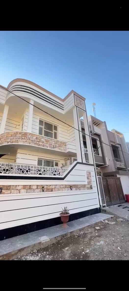 بيت موقع جغرافي جيد جدا خلف جامع الامام مالك بن انس مباشرة المساحة 200 متر بناء حديث للتواصل ***********
