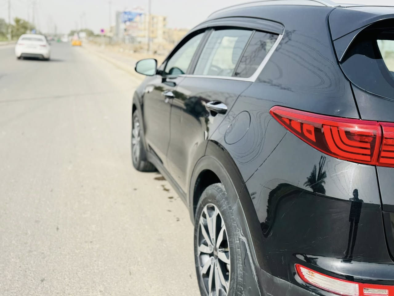 السلام عليكم 
كيا سبورتج 2018 وارد امريكي للبيع 
السياره حادثها بنيد فقط 
والسونار موجود بالمنشور 
رقم بغداد باسمي 
موصافات السياره 
مكينه 2400
كشنات جلد كهربائي 
تدفأه كشنات 
فور ويل 
مري كهربائي 
نظام ترحيب 
نظام اقتصادي 
نظام مرتفعات 
تحكمات ستيرن جهتين 
شاشه جبيره 
العنوان بغداد مدينة الشعلة 
سعرها( 147)وبيها مجال 
للاستفسار/***********
