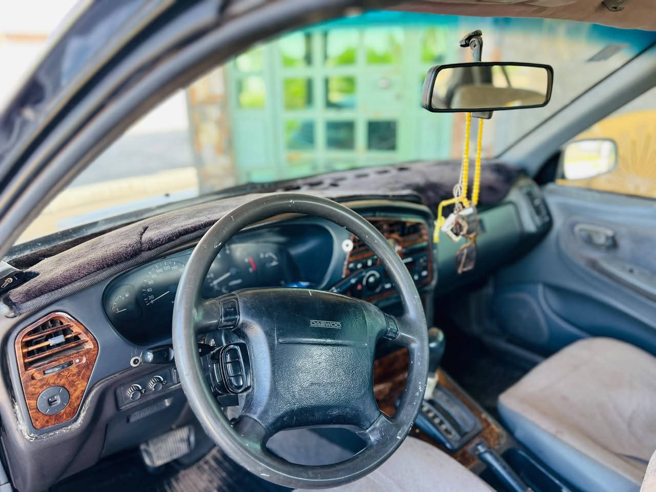 للبيع برنس فراشة موديل 1996 🚗
السيارة جاهزة للاستعمال، كير شاد جديد، والمحرك خير من الله.
الغرفة نظيفة ومرتبة، والتبريد يحتاج فقط تعبئة غاز حسب علمي، والله وديته على واحد كال غاز ومدري 
السيارة بلدية، وبها بعض الملاحظات البسيطه . سيارة مناسبة للي يريد سيارة جنيه وسعرها مناسب.
السعر:43ورقه  أكو مجال.
الاستفسار  ***********.

