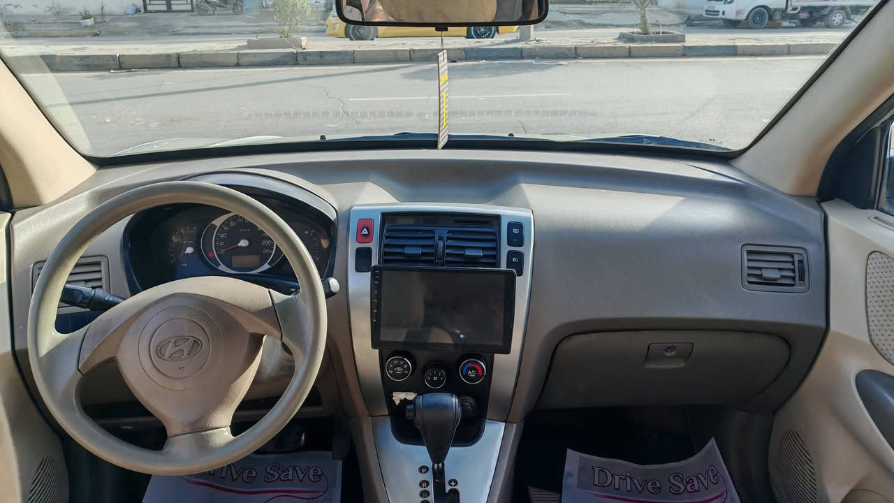 السلام عليكم من رخصة الادمن توسان 2009 4سلندر كير ومحرك خير من الله تبريد شغال بيها 4قطع صفحه السايق وبنيد مبدل رادها 98$ ورقه وبيها مجال الاتصال على الرقم*********** متواجد اتصال وتساب
