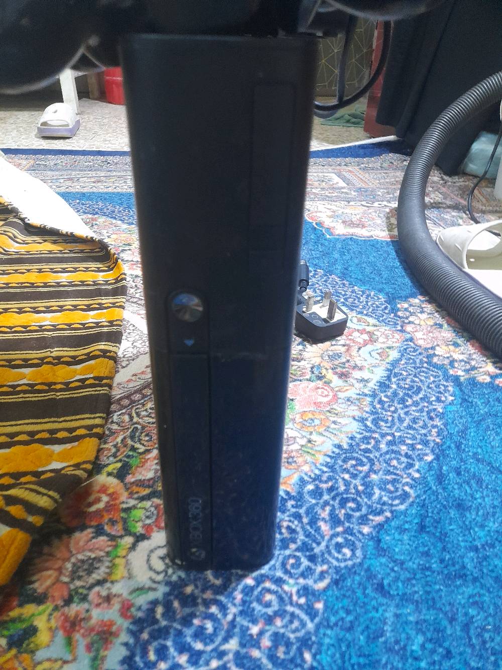 سلام عليكم اكس بوكس٣٦٠ البيع ويدات اثنين والعاب هوايه رايده ١٠٠ رسلوني على الوتساب 