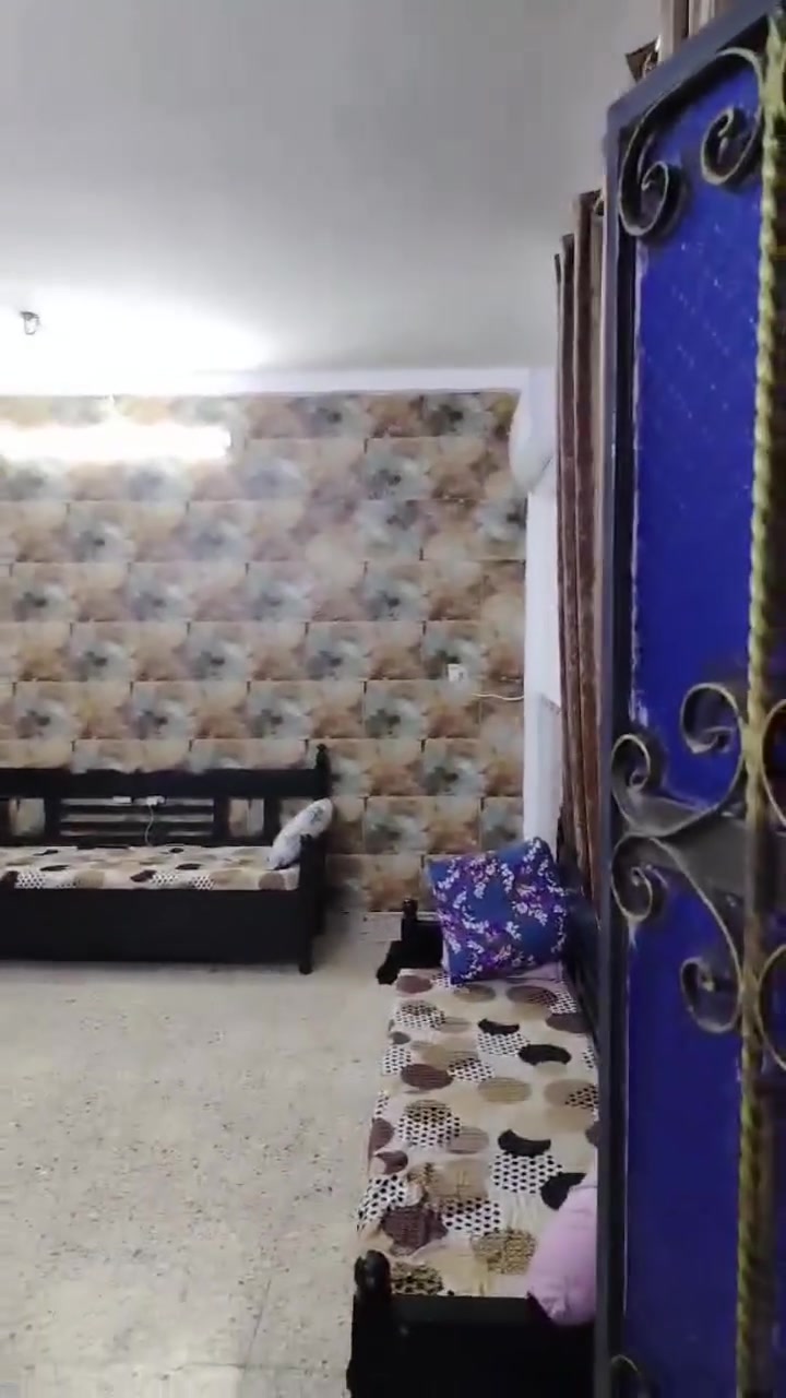 السلام عليكم بيت ركن مساحه 125 متر واجهه 12 ونصه نزال 12 ونصه بي 3 غراف نوم موقع كلش حلو ابو غريب الشهداء يم جامع الريان قريب عل خط السريع 
سعره مناسب *********** متوفر وتساب
