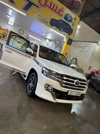 لاندكروزر Gxr محرك 6 سلندر  وايت ايدشن باب اول موديل2017 ماشي 135 الف ...