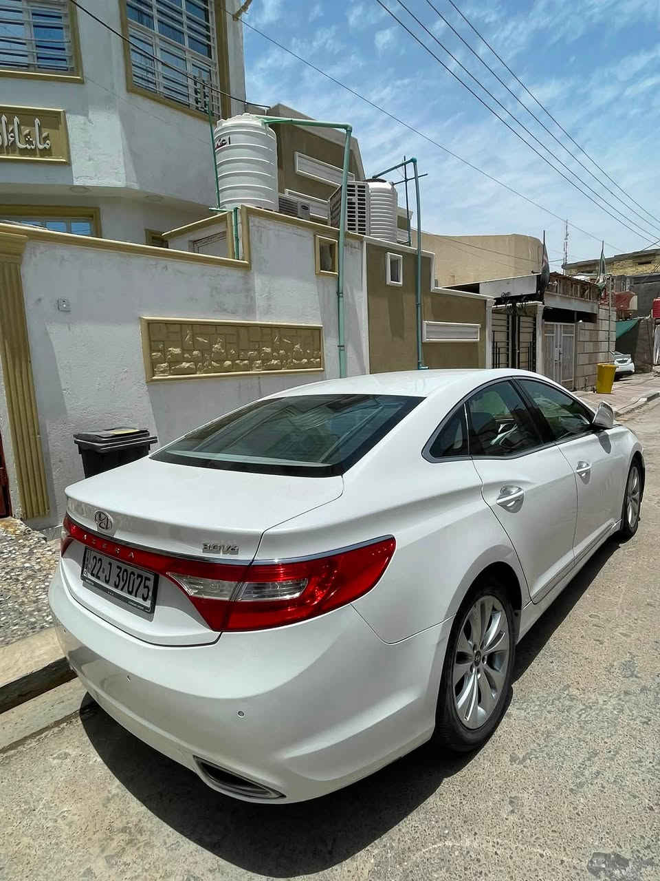 السعر ١٢٥
هيونداي ازيرا ٢٠١٥ خليجي 
رقم اربيل مجدد للـ٢٠٣٠ الرقم الجديد 
مكفوله من الضربه و الصبغ بيها فقط دحجه بالباب مال الراكب و الدعاميات مصبوغه  
محرك ٦ سلندر ٣٠٠٠ دوش
باسم كردي شرط الوكاله و التحويل 
مكاني بصرة حي المهندسين 
رقمي ***********
