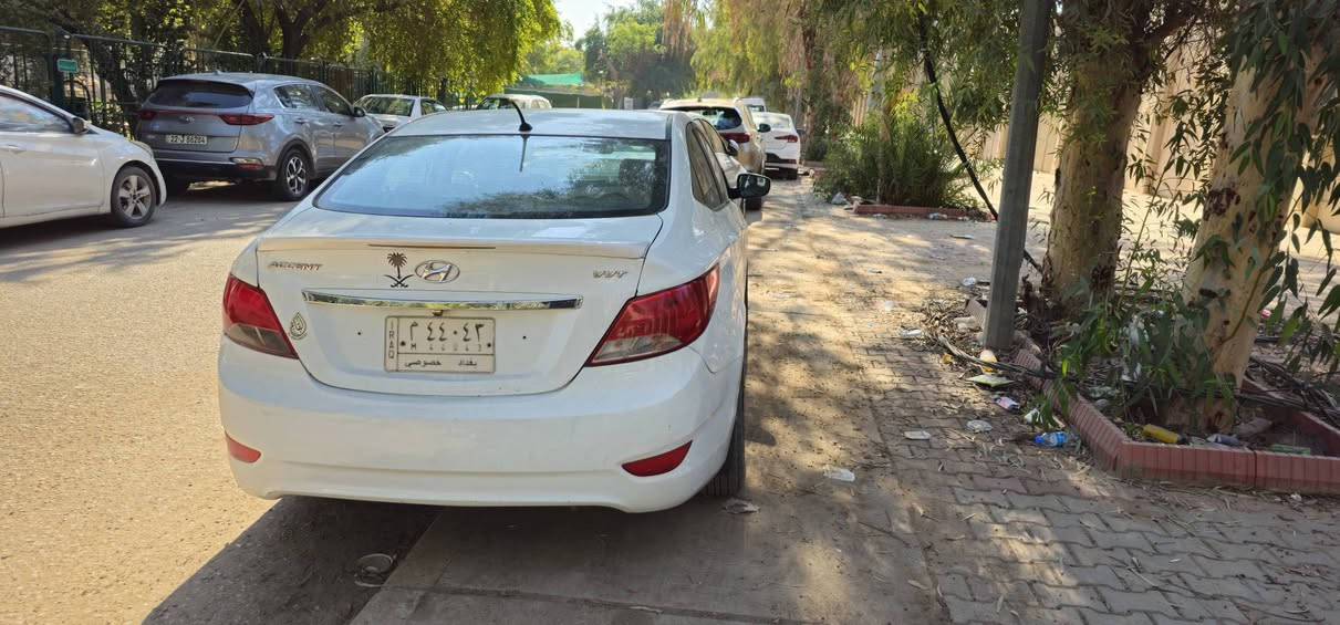 للبيع اكسنت 2016 خليجي
محرك 1600

حادثها صندوك وباب سايق بي معجون وصبغ 

ماشية 200 الف

سعرها 9300$
مكان السيارة بغداد الدورة 
***********
