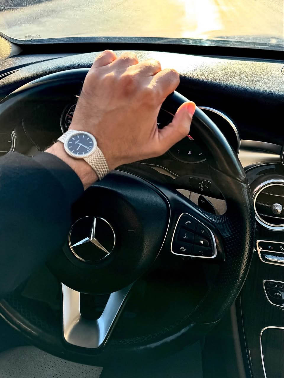 مرسيدس c300 مميزة وراقية فول مواصفات 
موديل 2018 رقم بغداد 
تحويل سريع 
محرك 2.0 تيربو 4 سلندر
السيارة مكفولة من الضربة 
مكانها البصرة 
بسعر مغري جداً 179$ فقط
للاستفسار اكثر الاتصال على الرقم
***********0 البصرة, العراق
