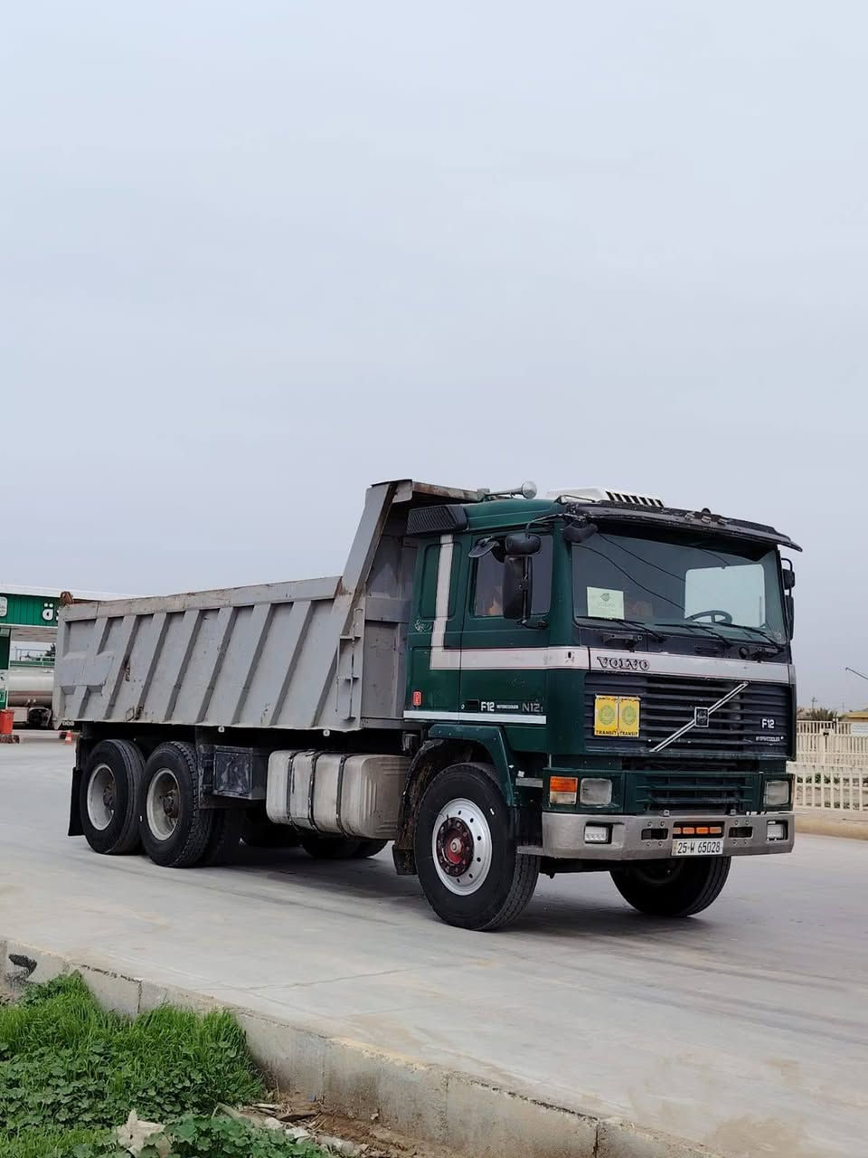 سلام عليكم للبيع  فالفو F12 موديل 91 مكينه 121 كير 3X3 مجموعه لنكي تخم تاير رقم نكليزي تحويل مباشر سياره مكفوله كفاله عامه السعر215 وبيه مجال بسيط الأستفسار اتصل عالرقم *********** عنوان واسط الصويره
