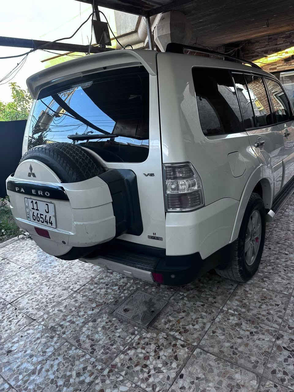 باجيرو 2008 حبتور فول عدى 
الدمام الي بالجنطه البقيه معروفات 
بيها:-
كشنات كهرباء و جلد 
فتحة سقف 
اشاير بالمري+شفط كهرباء 
والباقي معروفات بالباجيرو 
محرك السيارة 3000 
محرك السيارة مفتوح مجفت تجفيت درجه اولى

رقم صاحب ***********
