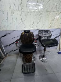 كرسي حلاقه بي ضرر الجك واكف ولحمته  يعني ينشغل علي بس لا يصعد ولا يتنز...