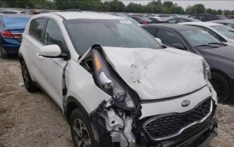 السلام عليكم سبورتج امريكا موديل
2021 نص فول  حادث موضح بصوره سطحي تبديل بنيد وجاملغ صبغ سياره مابيه اي نقص جاهزه ماشيه 58 ترهم مرارس موديل احدث
السعر 167 مبايل ***********
