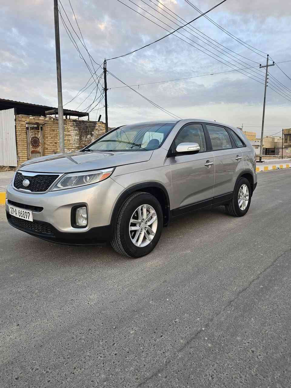 *********** كيا سورنتو  2015  وارد أمريكي كفاله عامه ضربه وتبديل وصبغ حادثه تقرير وعندي اكثر من سونار  موجود بالمنشور رقمه ذي قار نكليزي داخله هزه شاشه كامره مكينه 4 سلندر 5 راكب ماشيه 120 سياره جديده سعره 149  وبيه مجال بسيط أجد
