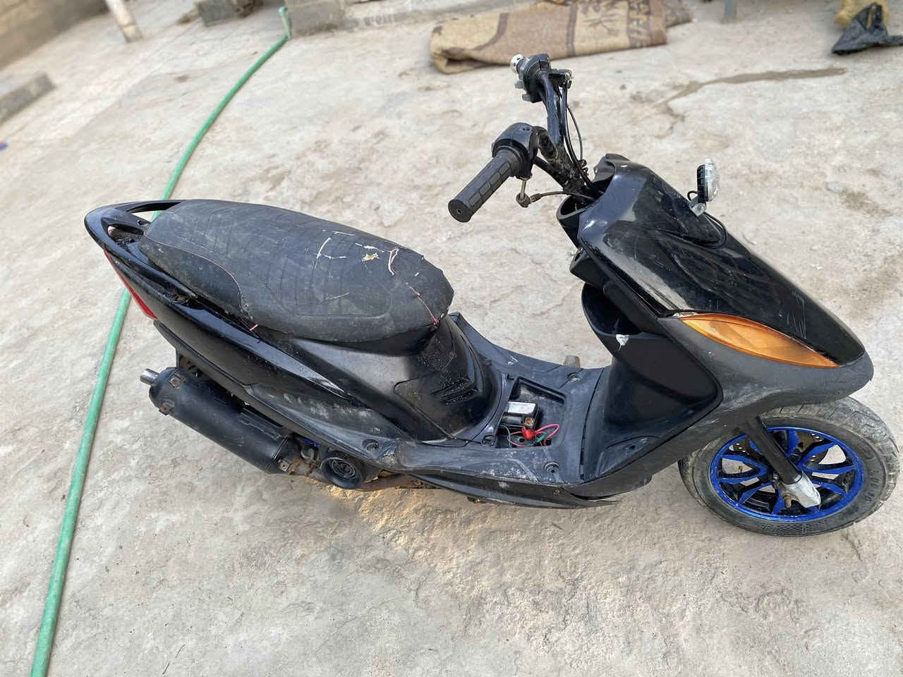 سلام عليكم ماكس للبيع عدله سعر 390وبيه مجال ***********
