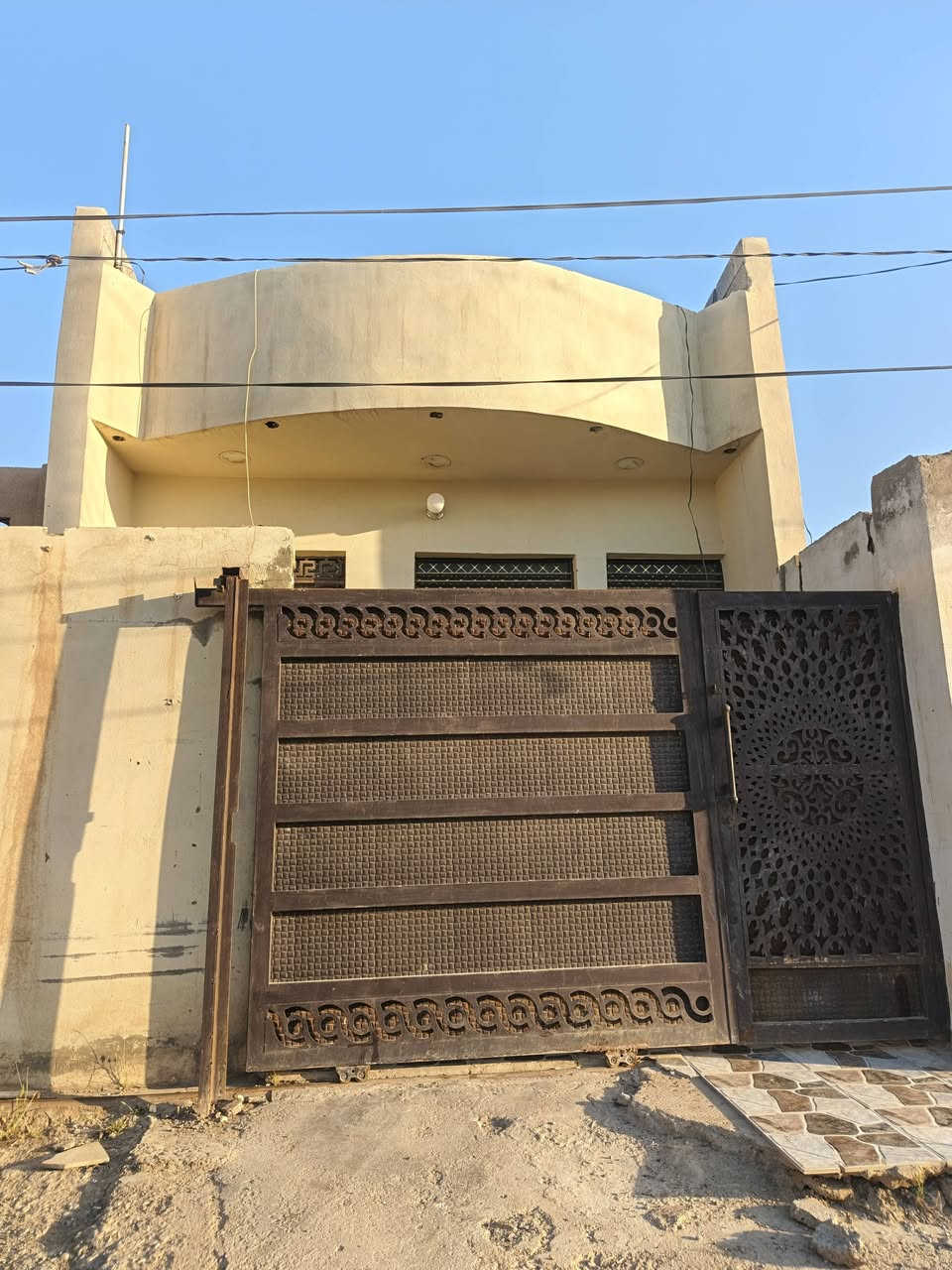 بيت ١٠٠ قاط واحد كامل على شارع ٣٠ خدمات ماء كهرباء مجاري وشوارع قيد الإنشاء كاطون الرازي خلف المشروع قرب مدرسه التربيه ‏‪***********‬‏
