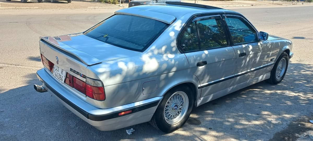 السلام عليكم ورحمة الله وبركاتة
للبيع  مال جنايه  جديده وكلشي حلوه 
 محرك وكير وتبريد وصدر أمامي وخلفي وتبريد وكهربائيات مكفولات  بشرط مسكر كير عادي  السياره مملعوب بيهة بدون معجون  موديل ٩٢ بسمي تحويل مباشر  تخم تاير وباتري جدد سلايت  سبايدر جنطه شفقه خلفيه بيها تراي كلش حلو  وناعمه  ٤ جامات كهرباء  تبريد قطعتين  لايت زنون  بلاجكتورات زنون ارفيو جديد  منضومت مي جديده  منضمت بانزين جديده دينار متصرف عليها السعر ٧٠ حته دهن جديد  متعجبك السيارة او السعر ربي يحفظكم السوك كلشي بي العنوان بغداد *********** بي واتساب
