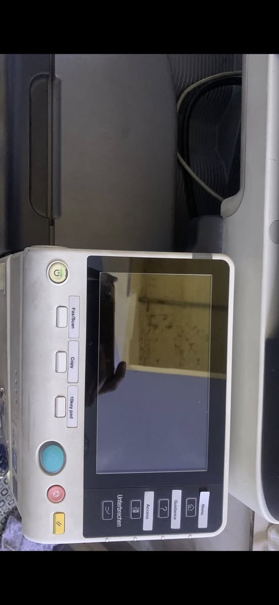 السلام عليكم 
طابعة مستعملة للبيع 
نوعية konica minolta c3350 
طباعة A4 اسود وابيض والوان 
الطابعة شغالة وطباعتها جيدة 

عطلها حشر الورق مثل ما ظاهر بالصورة ، وايضا الطباعة الملونة باهتة قليلاً

 سعرها ١٠٠ الف 
العنوان بغداد حي اور ، لا يوجد توصيل


**إذا كنت صاحب هذا الإعلان وتريد حذفه لأي سبب، رجاءا أرسل رسالة إلى الدعم الفني**