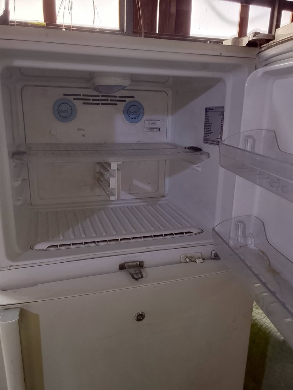 السلام عليكم ثلاجة شغالة على الفحص السعر 125 وبيهة مجال رقم الهاتف ***********
