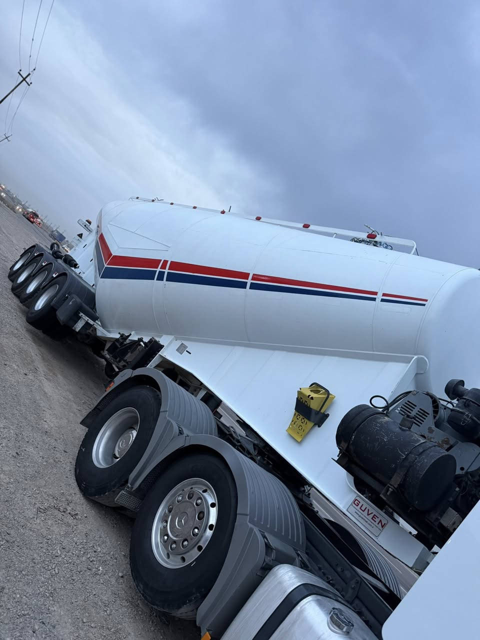 السلام عليكم للبيع اكتروز 2011 والسايلو شالاو 2020السيارة كفالة عامة من كلشي السنوية غير ساقطة تخم تاير الراس والسايلو للاتصال على***********
