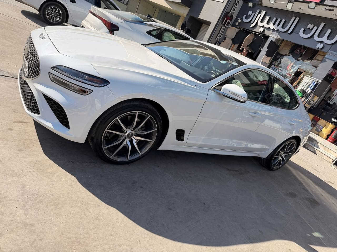 جنيسيس 2023 G70  سبورت ماشية 27,000 الف دخول جديد رقم ارييل جديد بيه صبغ جاملغ امامي وبابين ايسر بدون داخل بجم كبس سعرها 
22,500$
***********
