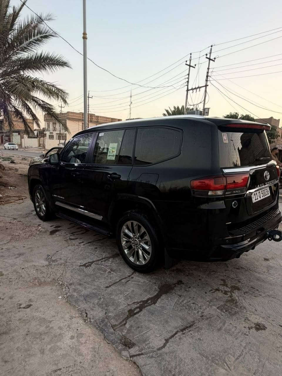 للبيع – لاندكروزر  موديل 2024 🚘
✅ موديل 2024
✅ بريم  (فل كامل)
✅ ماشية 13 ألف كم فقط
✅ مغلّفة بالكامل
✅ مكفولة كفالة عام
✅ رقم بغداد بسمي 
✅ السيارة نظيفة جداً وجاهزة للاستخدام، ولا تحتاج أي مصروف.

📞 للاستفسار والاتصال:
***********
